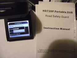 Автомобильный видеорегистратор с монитором и записью видео в HD качестве.